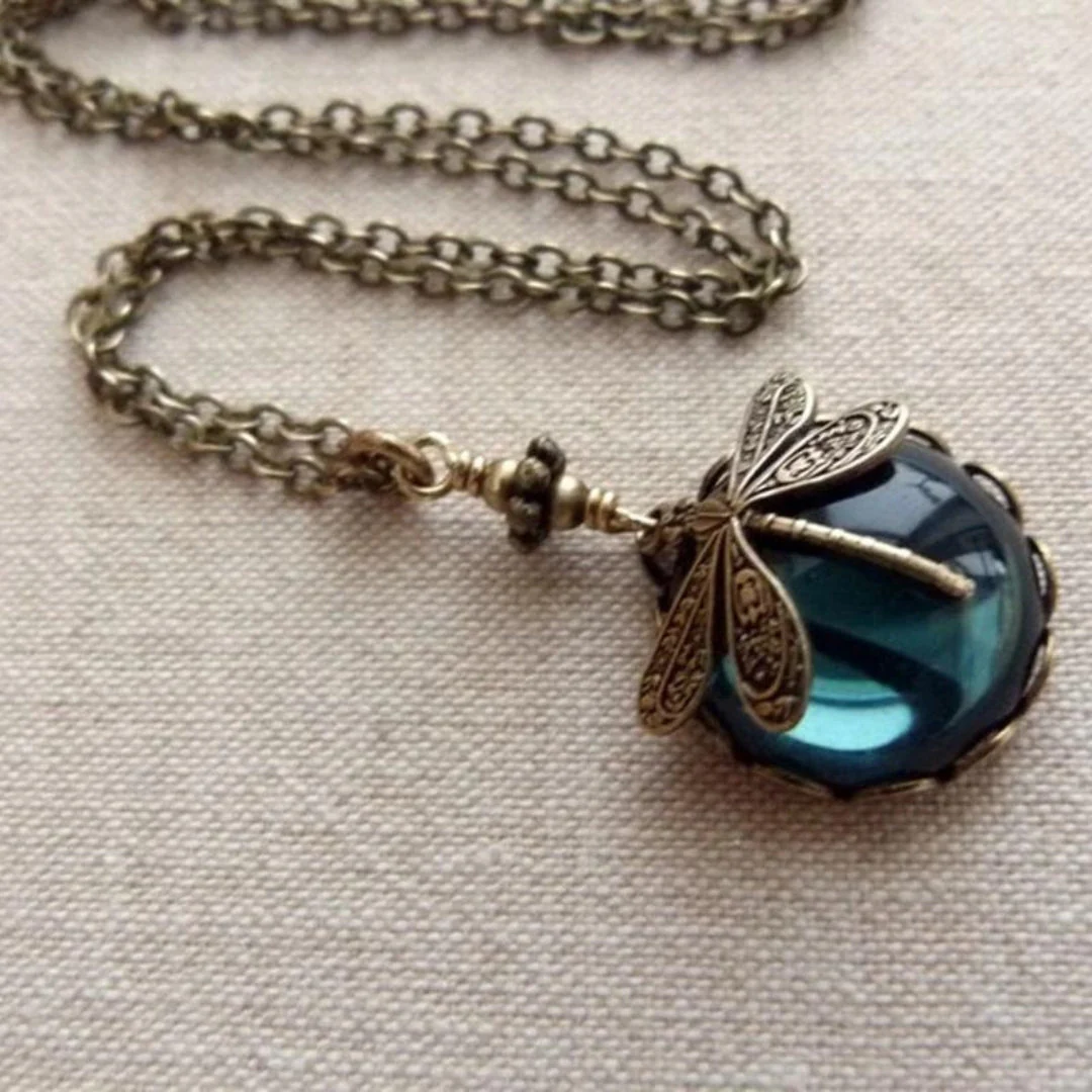 Beautiful Vintage Dragonfly Necklace with Bonus Earrings – Limited Time Offer - Image 3