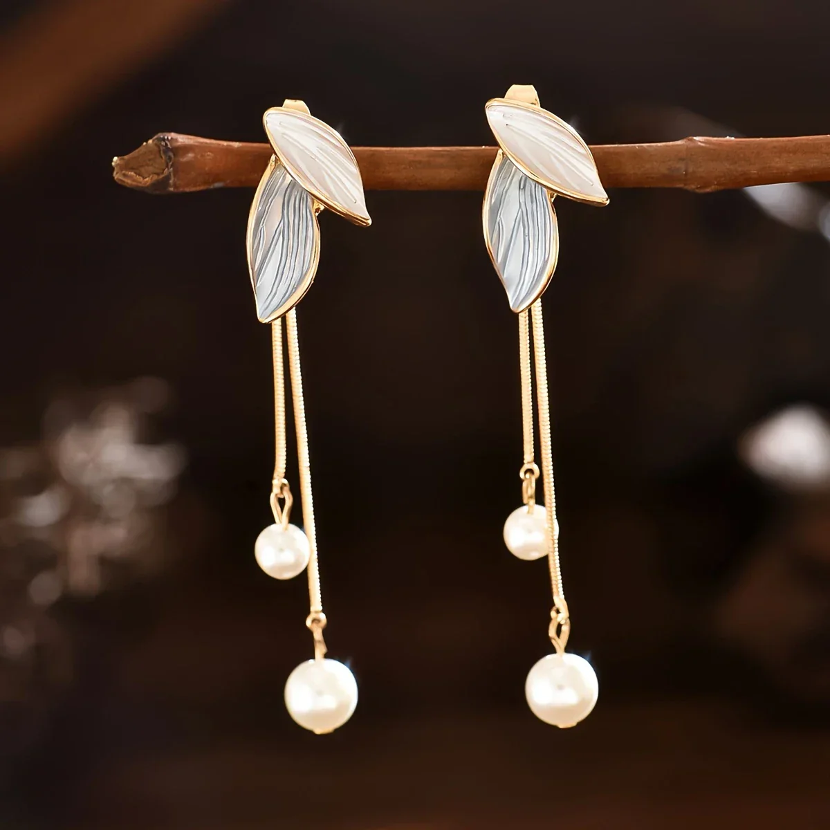 Elegant Leaf-Shaped Earrings with Pearls - Image 2