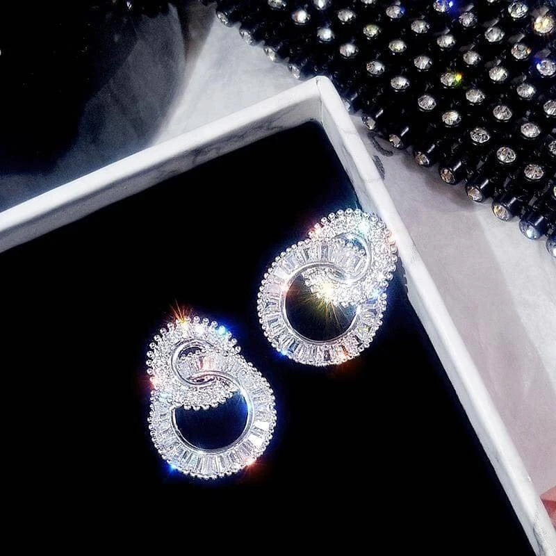 Elise Interlocking Circle Earrings - Image 4