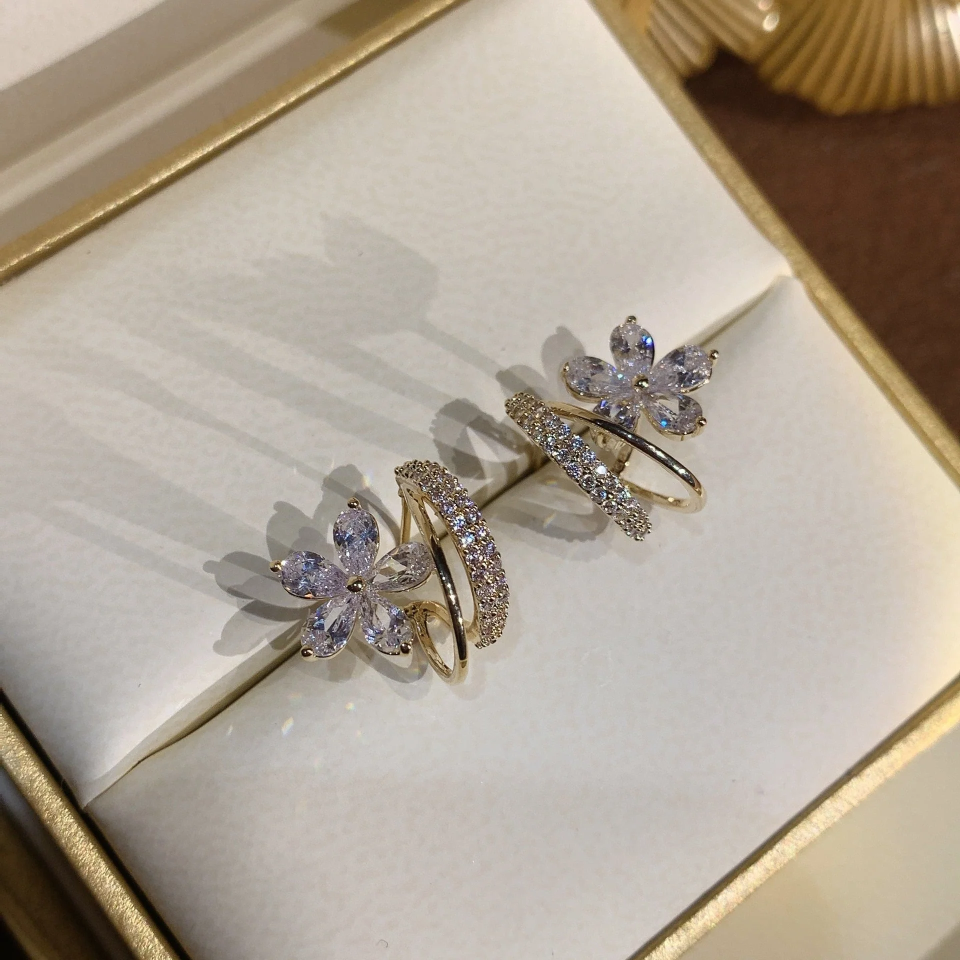 Floral Earrings with Zirconia in Gold - Image 2