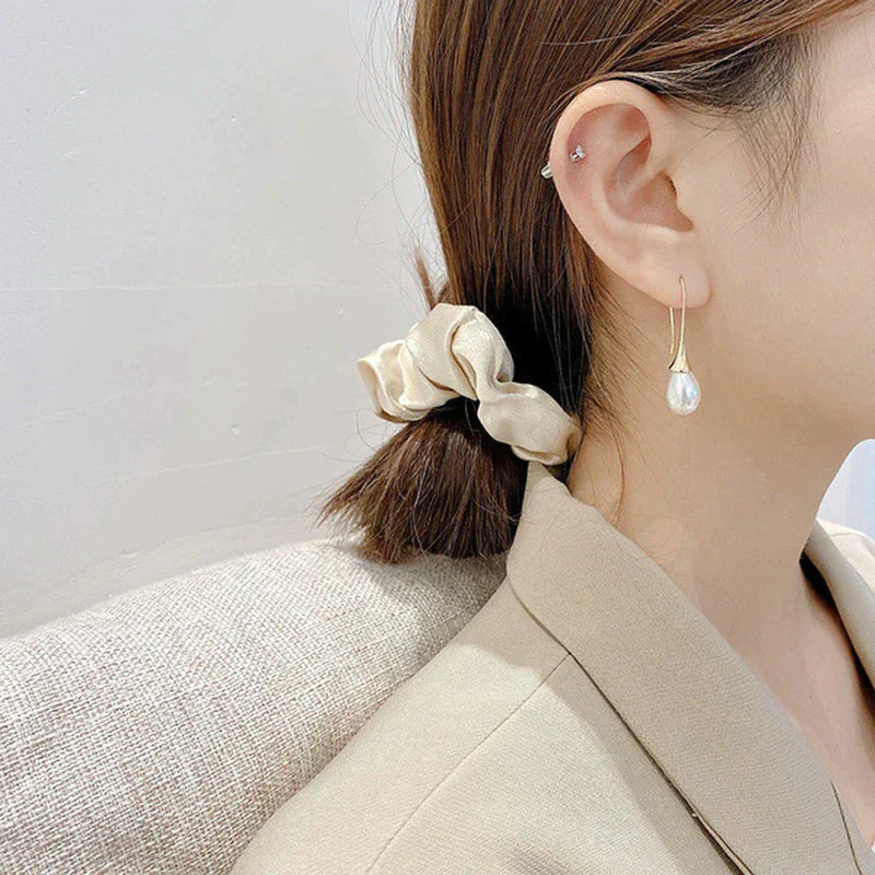 Hanging Pearl Earrings - Image 3