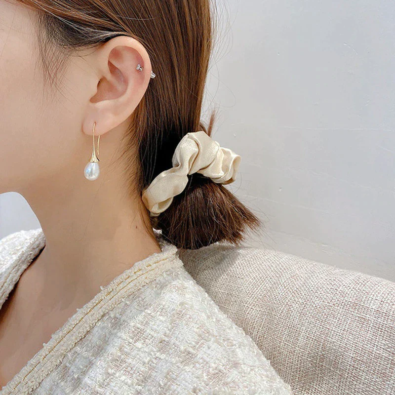 Hanging Pearl Earrings - Image 4
