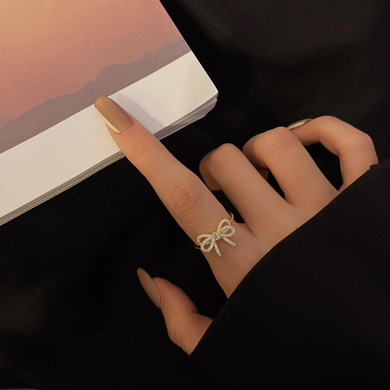 Henrietta Gold Ribbon Ring - Image 4
