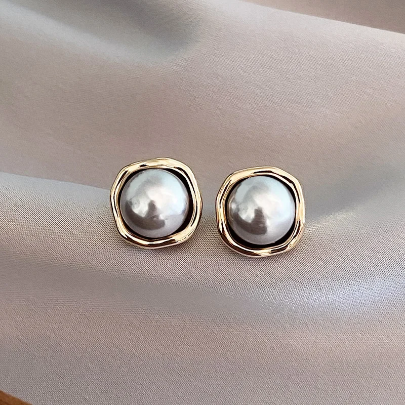 Isabel - Elegant Vintage Black Pearl Earrings