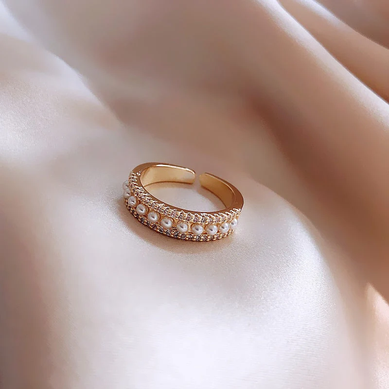 Luxury Gold and Pearl Ring - Image 2