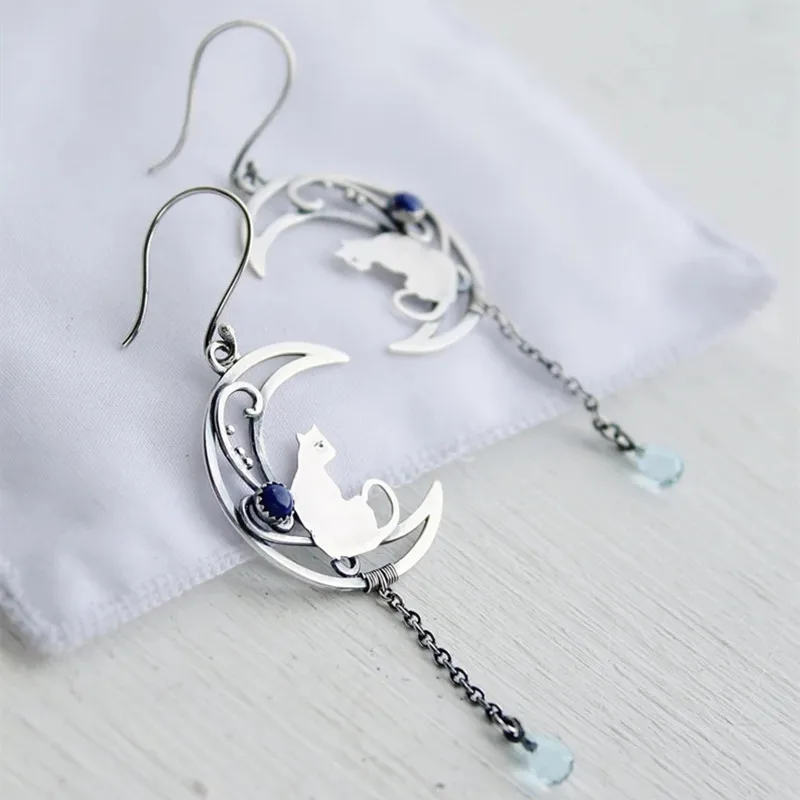 Moonlight Cat Earrings – Vintage Crescent Design with Lapis Lazuli Gemstone - Image 2