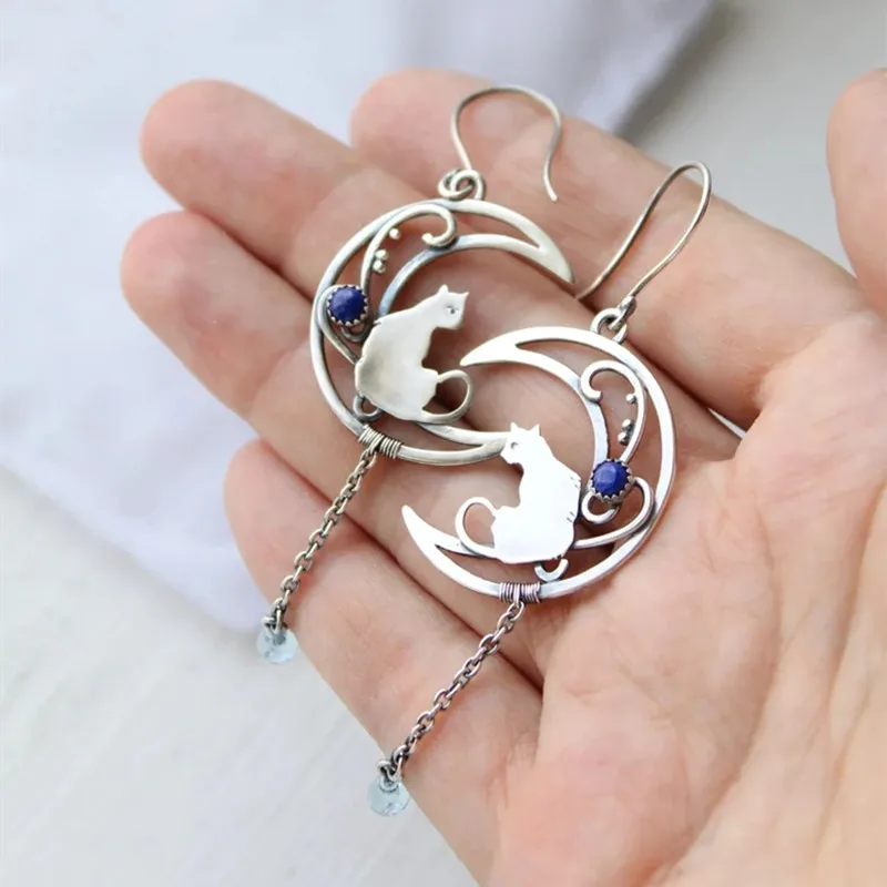 Moonlight Cat Earrings – Vintage Crescent Design with Lapis Lazuli Gemstone - Image 3