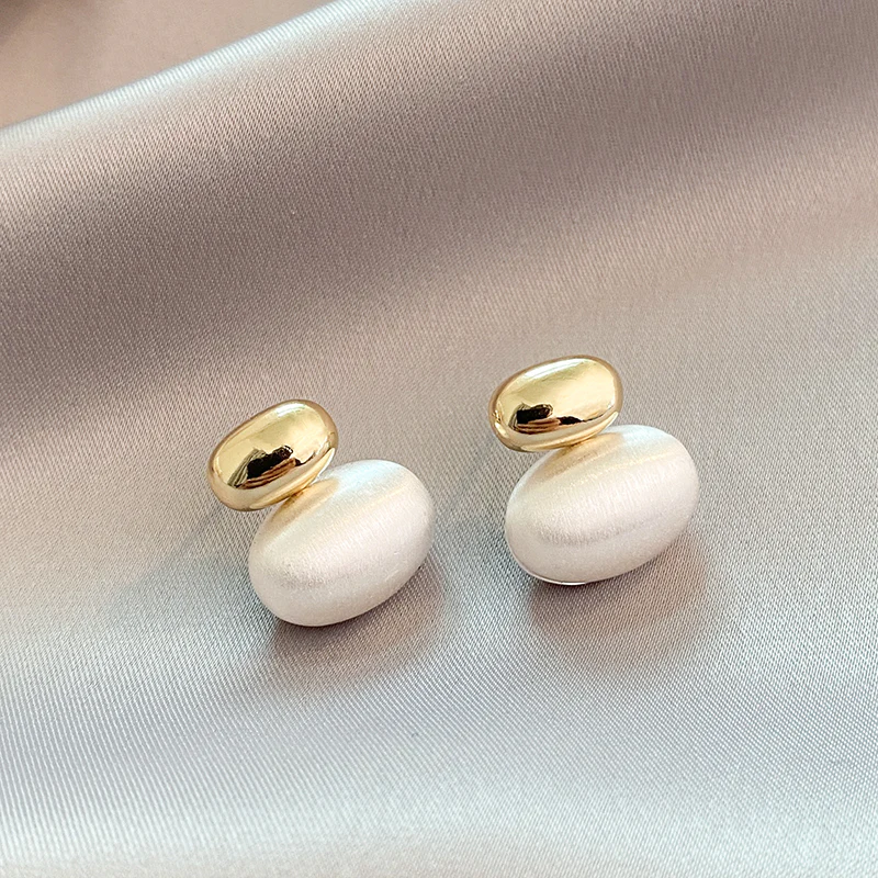 Oval Pearl Gold Earrings