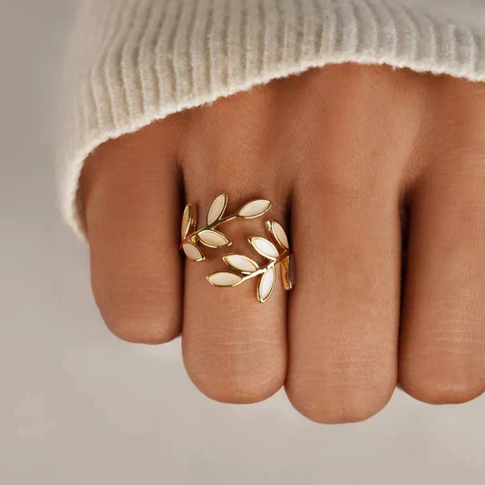 Rocío - Adjustable Leaf Ring with White Opal - Image 2