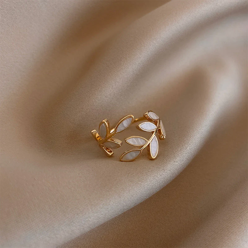 Rocío - Adjustable Leaf Ring with White Opal - Image 3