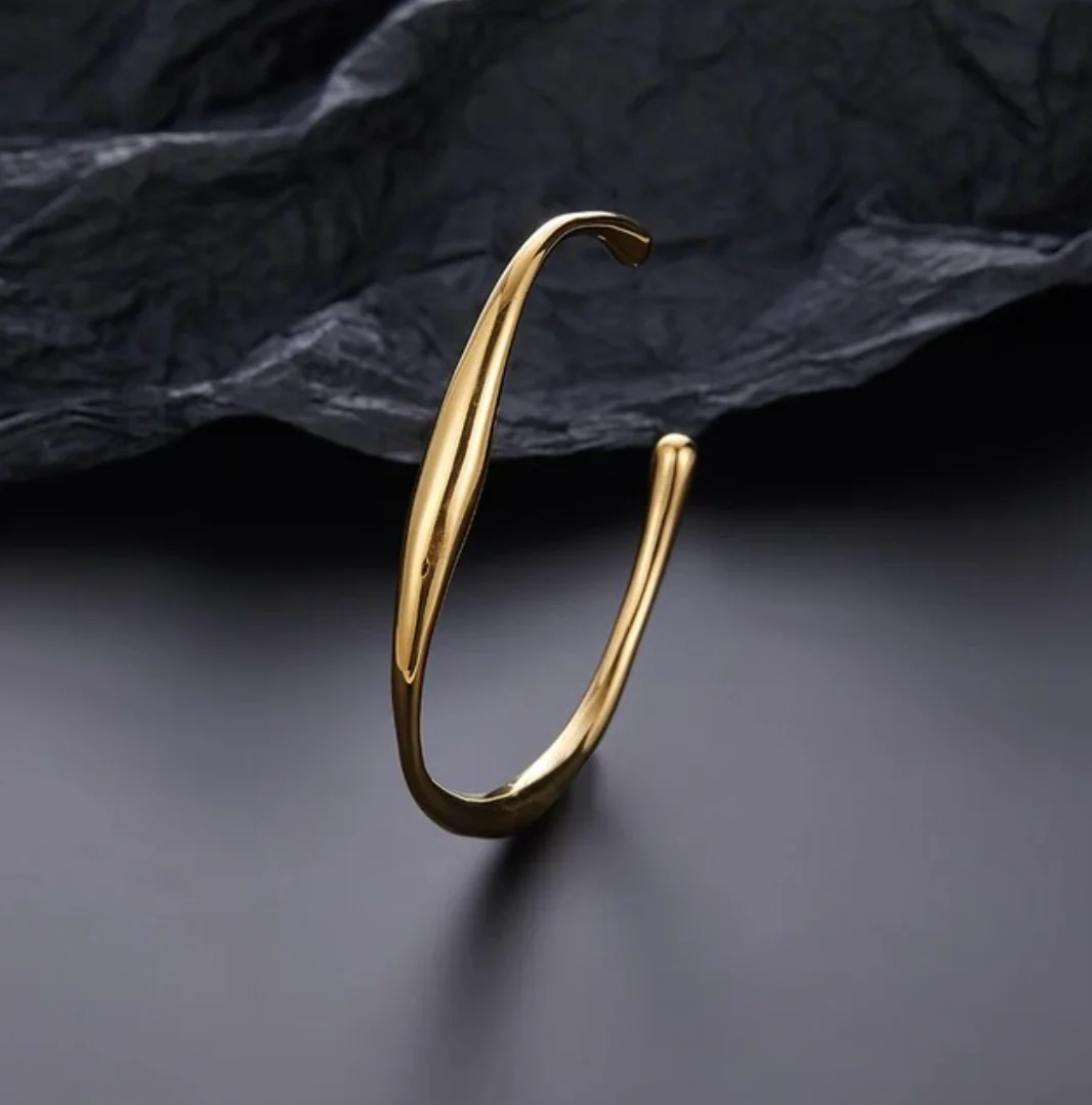 Thin 18K Gold Plated Bracelet with Small Flower and Zirconia