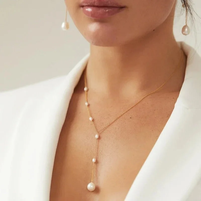 Valeria - Vintage Pendant Necklace with Pearls - Image 3