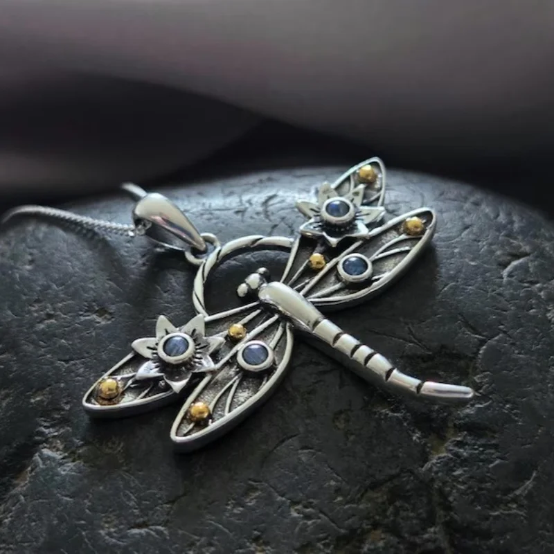 Vintage Dragonfly Crystal Pendant Necklace - Image 3