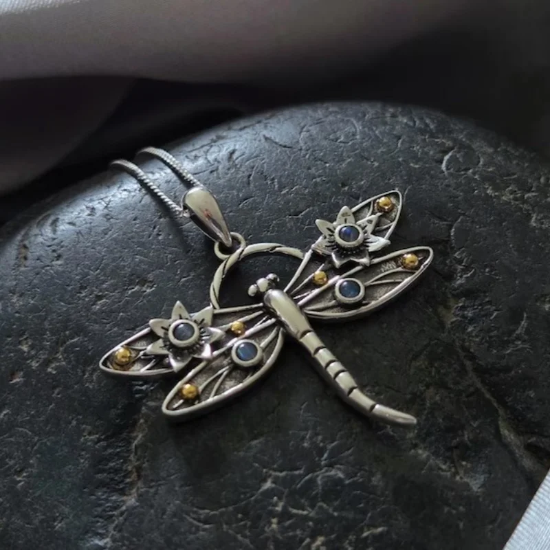 Vintage Dragonfly Crystal Pendant Necklace - Image 4