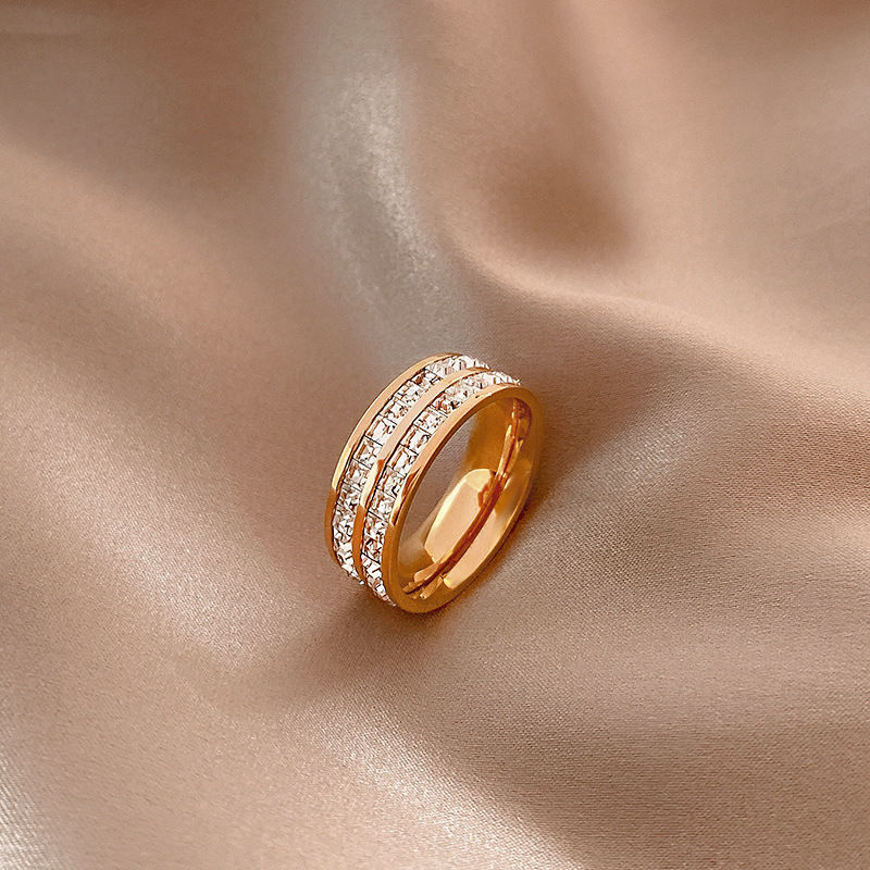 Vintage Gold Ring with Zirconia - Image 5